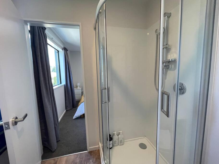 Peaceful 2Bed2Bath With Parking Close To Colombo St Christchurch Exterior foto