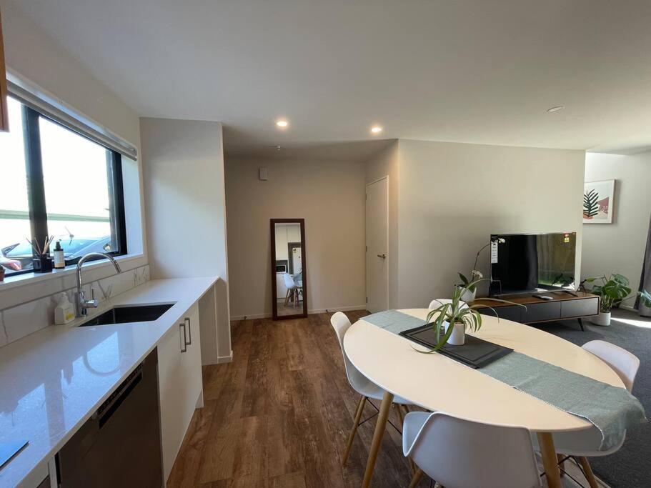 Peaceful 2Bed2Bath With Parking Close To Colombo St Christchurch Exterior foto